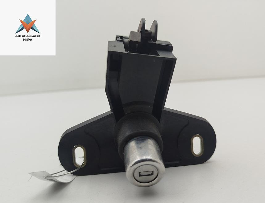 кнопка открытия багажника Opel Vectra B 1998, 1.6 л., бензин, АКПП, серый, седан - фото №1