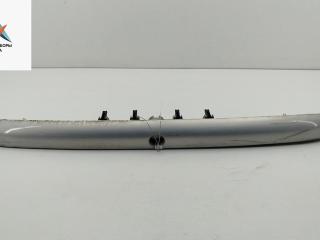 накладка подсветки номера Volkswagen Passat B5 1998, 1.6 л., бензин, МКПП, серый, седан, 3B0827757