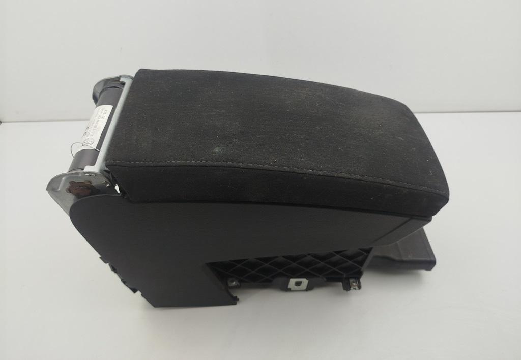 подлокотник Volkswagen Passat B6 2006, 2.0 л., дизель, МКПП, серый, универсал, 3C0864207B
