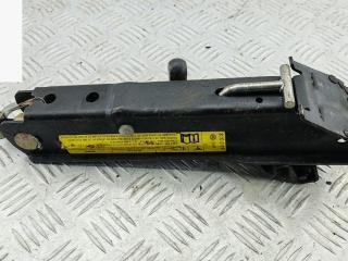 домкрат Volkswagen Passat B6 2006, 2.0 л., дизель, МКПП, серый, универсал, 3C0011031B