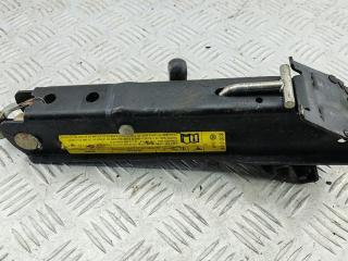 домкрат Volkswagen Passat B6 2006, 2.0 л., дизель, МКПП, серый, универсал, 3C0011031B
