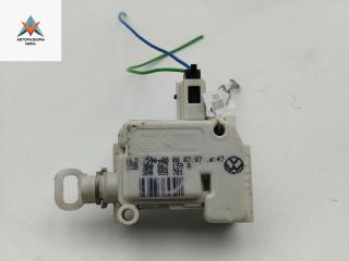 активатор замка багажника Volkswagen Passat B5 1997, 1.6 л., бензин, МКПП, синий, универсал, 3B0862159A