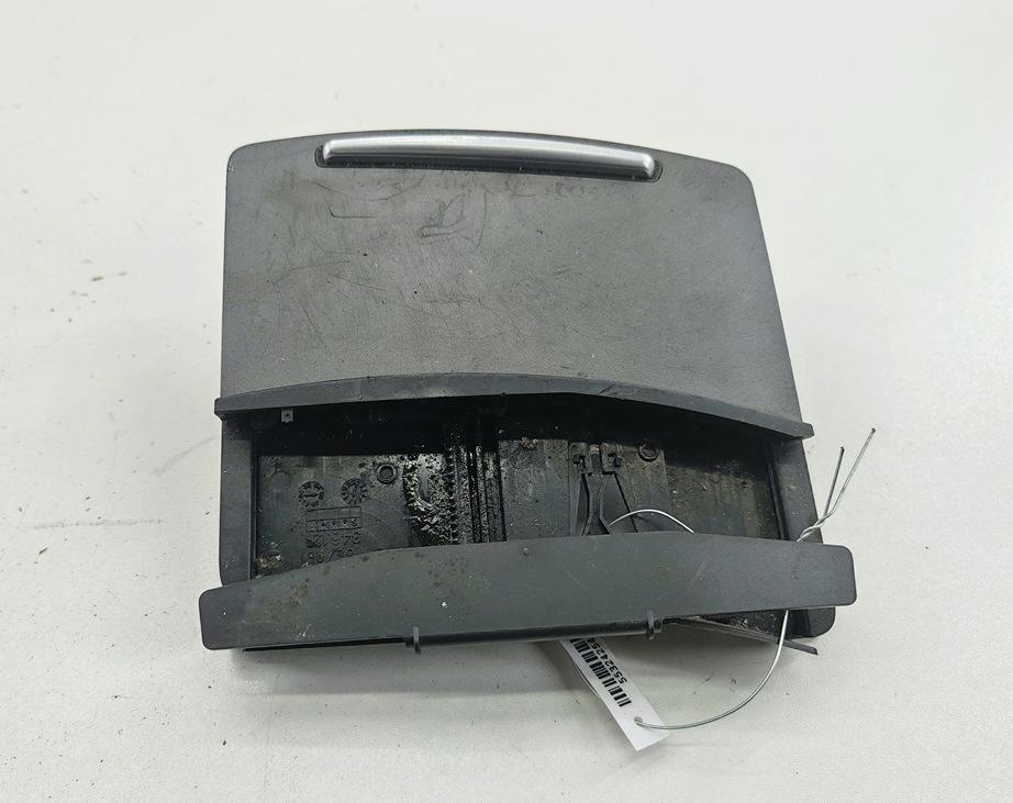 пепельница Audi A6 C6 2005, 2.4 л., бензин, АКПП, серый, универсал, 4F1857951C