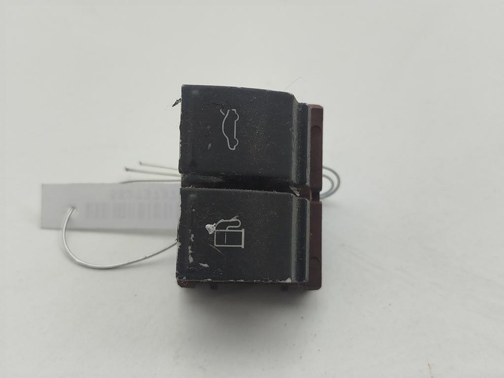 Кнопка открывания лючка топливного бака Volkswagen Passat B6 2006, 2.0 л., дизель, МКПП, серый, универсал, 3C0959903
