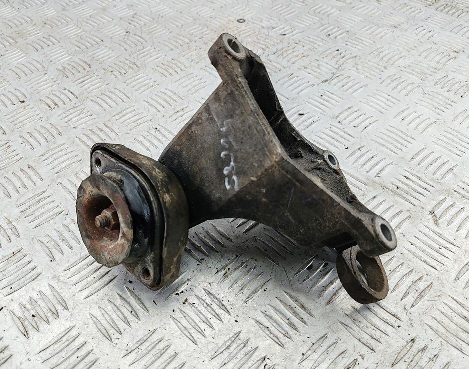кронштейн КПП Volkswagen Passat B5 1997, 1.8 л., бензин, МКПП, красный, универсал, 8D0399114S
