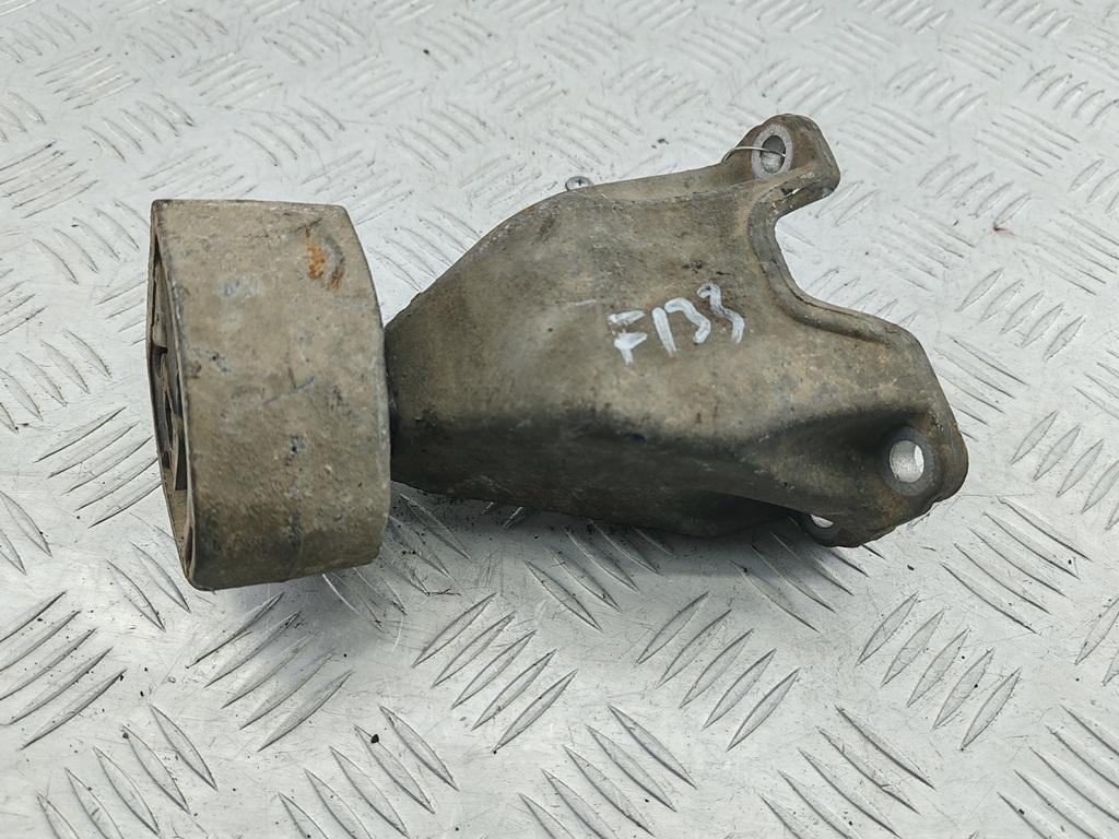 кронштейн КПП Audi A4 B5 1998, 1.6 л., бензин, МКПП, серый, универсал, 8D0399113AB