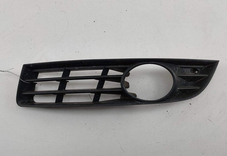 заглушка (решетка) в бампер Volkswagen Passat B6 2006, 2.0 л., дизель, МКПП, серый, универсал, 3C0853665A