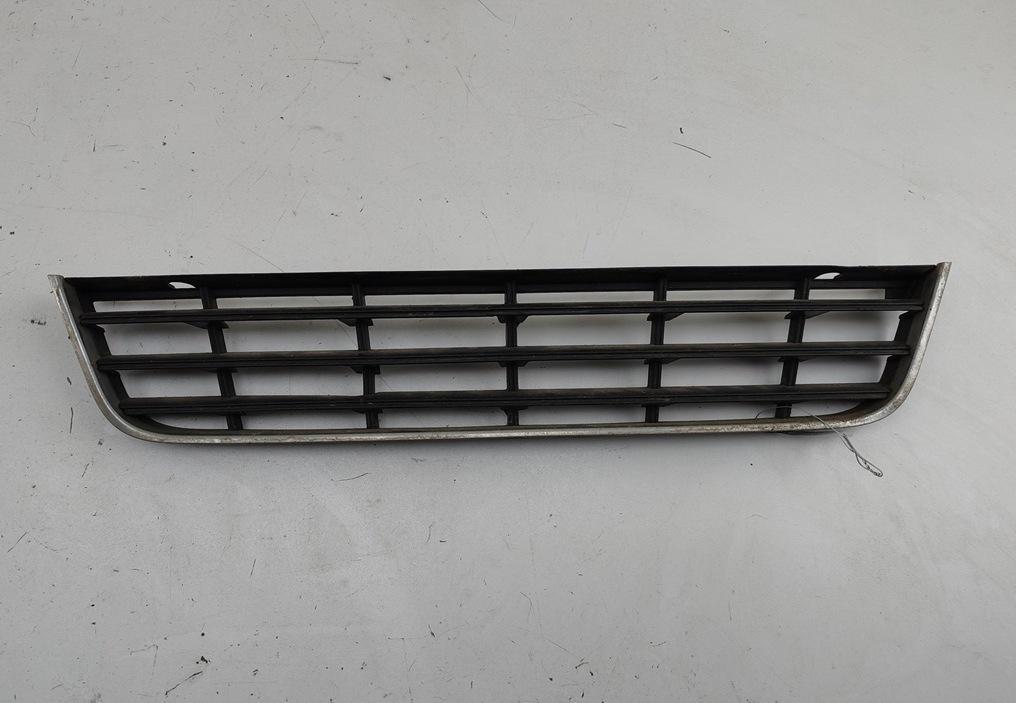 заглушка (решетка) в бампер Volkswagen Passat B6 2005, 2.0 л., дизель, МКПП, серый, универсал, 3C0853101