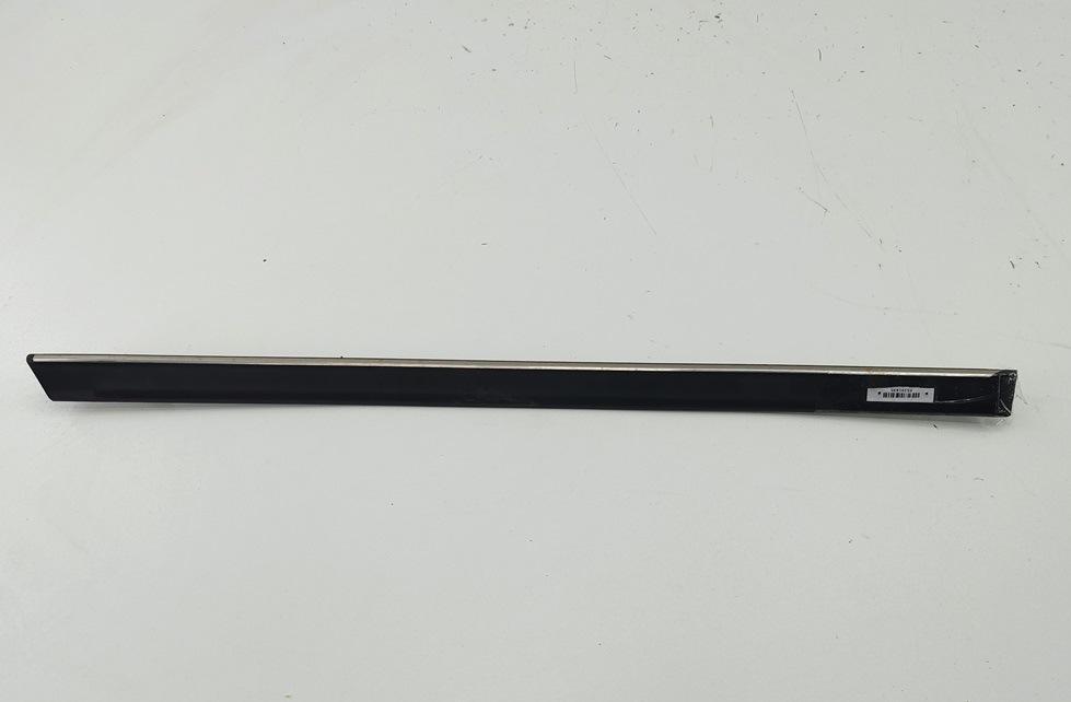 молдинг двери задней правой BMW 5 E39 1997, 2.0 л., бензин, МКПП, зелёный, седан, 8184480