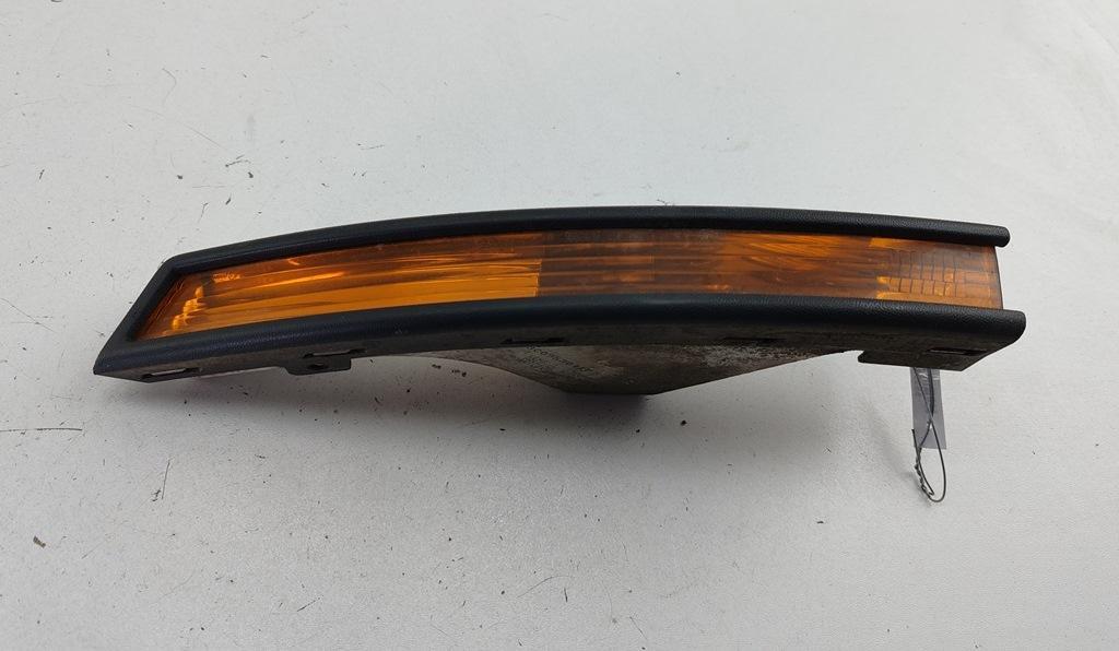 Поворотник (указатель поворота) правый Volkswagen Passat B6 2006, 2.0 л., дизель, МКПП, серый, универсал, 3C0953041F - фото №1
