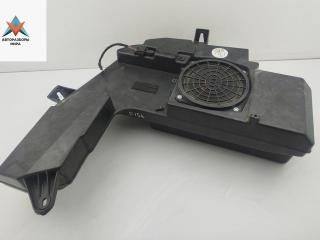 сабвуфер Audi A4 B7 2007, 2.0 л., дизель, МКПП, чёрный, универсал, 8E9035382D
