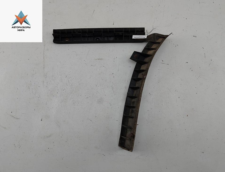 кронштейн заднего бампера Volkswagen Passat B5 1997, 1.6 л., бензин, МКПП, синий, универсал, 3B9807394 - фото №1