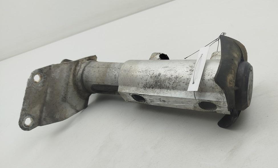 кронштейн заднего бампера Audi 80 8C/B4 1993, 2.0 л., бензин, МКПП, зелёный, седан, 8A0807332E - фото №1