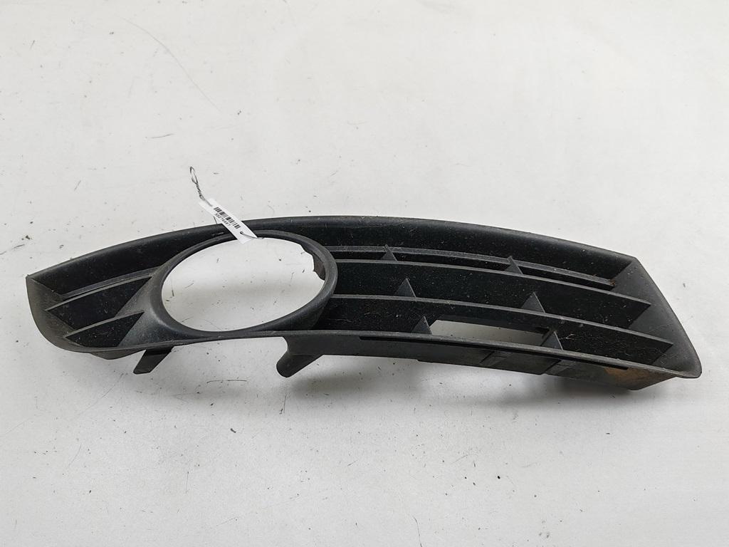 заглушка (решетка) в бампер Volkswagen Passat B6 2005, 2.0 л., дизель, МКПП, серый, универсал, 3C0853666A - фото №1