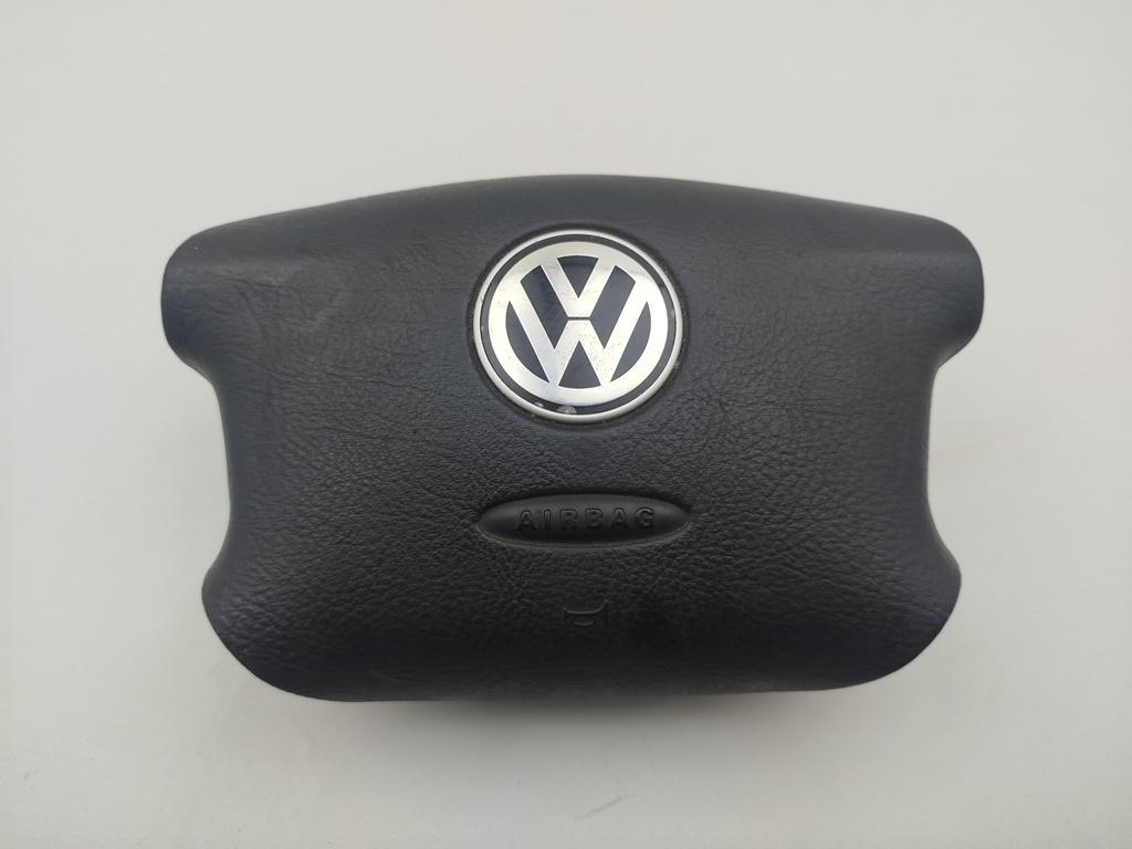 подушка безопасности водителя Volkswagen Golf-4 2001, 1.9 л., дизель, МКПП, чёрный, универсал, 3B0880201AM