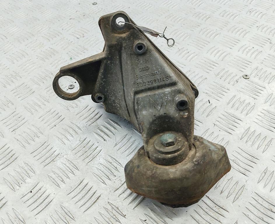 кронштейн КПП Volkswagen Passat B5 1997, 1.6 л., бензин, МКПП, синий, универсал, 8D0399114S