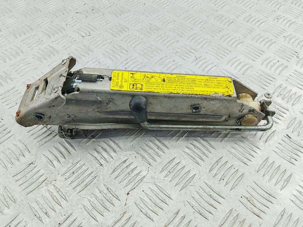 домкрат Volkswagen Passat B5 1999, 1.9 л., дизель, МКПП, зелёный, универсал, 8L0011031A