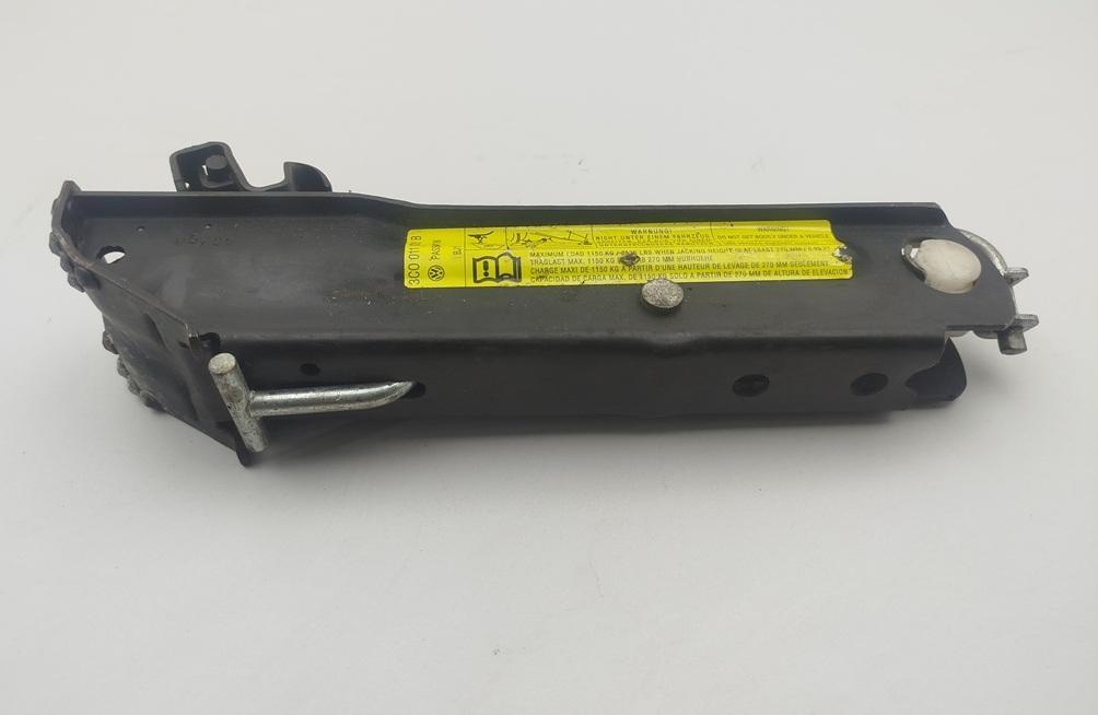 домкрат Volkswagen Passat B6 2006, 1.6 л., бензин, МКПП, синий, универсал, 3C0011031B