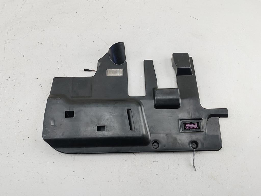 накладка на торпедо (консоль) Volkswagen Touareg 1 поколение 2005, 2.5 л., дизель, АКПП, чёрный, внедорожник 5 дв., 7L6815173E - фото №1