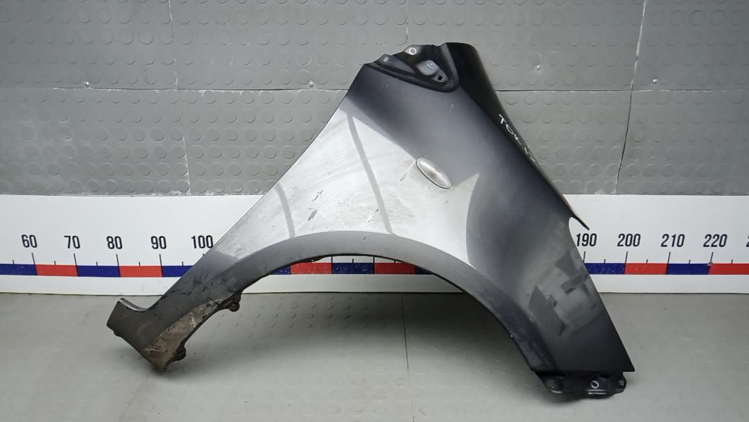 крыло переднее правое Toyota Yaris XP9 2008, 1.3 л., бензин, МКПП, хетчбэк 5 дв. - фото №1