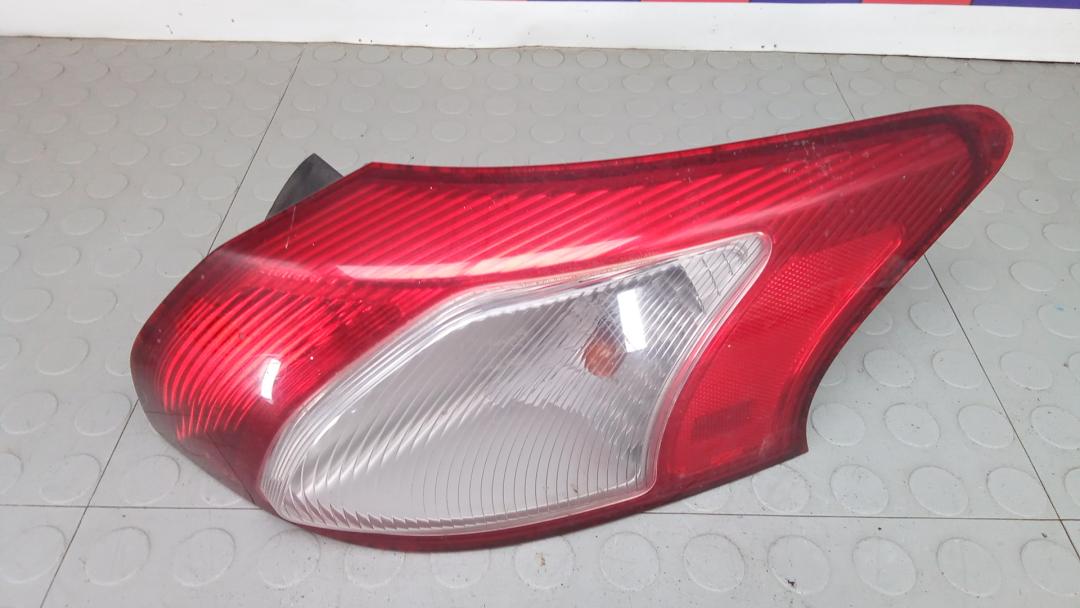 фонарь задний правый Mitsubishi Lancer 10 поколение 2009, 2.0 л., DiD, дизель, МКПП, хетчбэк 5 дв. - фото №1