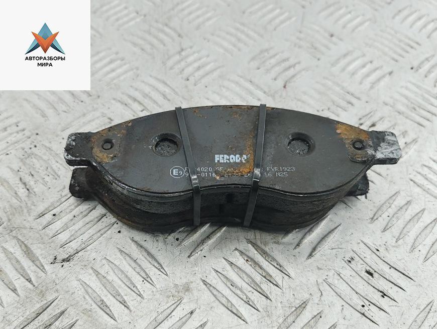 Колодки тормозные передние Citroen Jumper 2 поколение 2008, 2.2 л., дизель, МКПП, белый, микроавтобус - фото №1