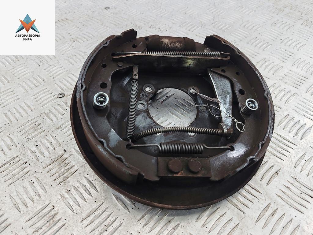 защитный кожух тормозного механизма Audi 80 8C/B4 1992, 2.0 л., бензин, МКПП, серый, седан - фото №1