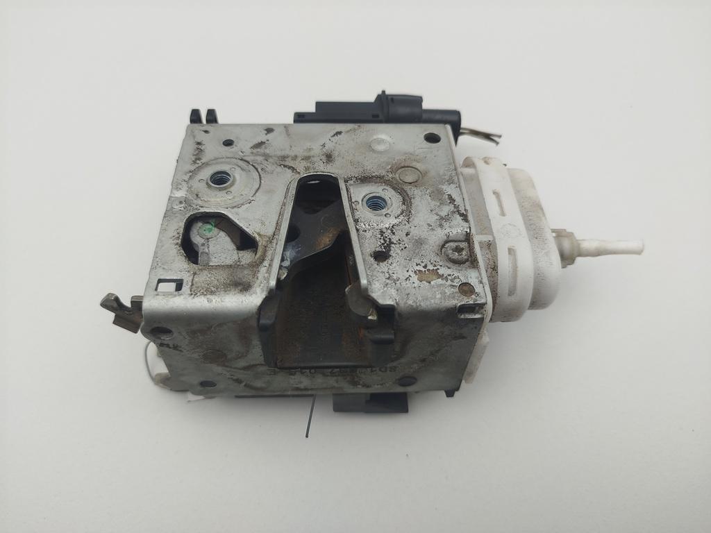 замок двери передней левой Audi A4 B5 1996, 1.8 л., бензин, МКПП, синий, седан, 8D1837015E