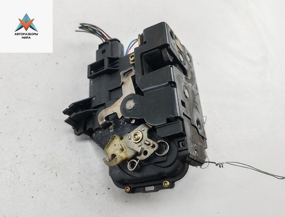 замок двери передней левой Audi A6 4B/C5 1998, 2.4 л., бензин, АКПП, чёрный, универсал - фото №1