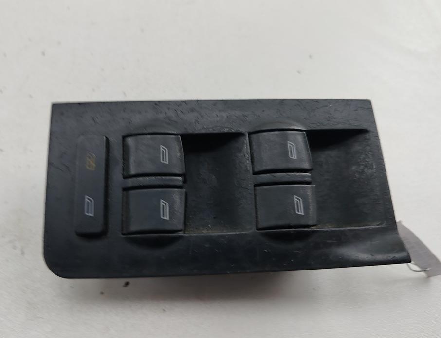 кнопка стеклоподъемника переднего левого Audi A6 C5 1998, 2.4 л., бензин, АКПП, чёрный, универсал, 4B1950521