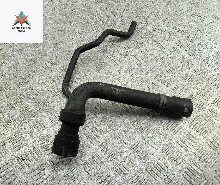 патрубок радиатора Audi A4 B6 2001, 1.8 л., Ti, бензин, 8E0121101 - фото №1