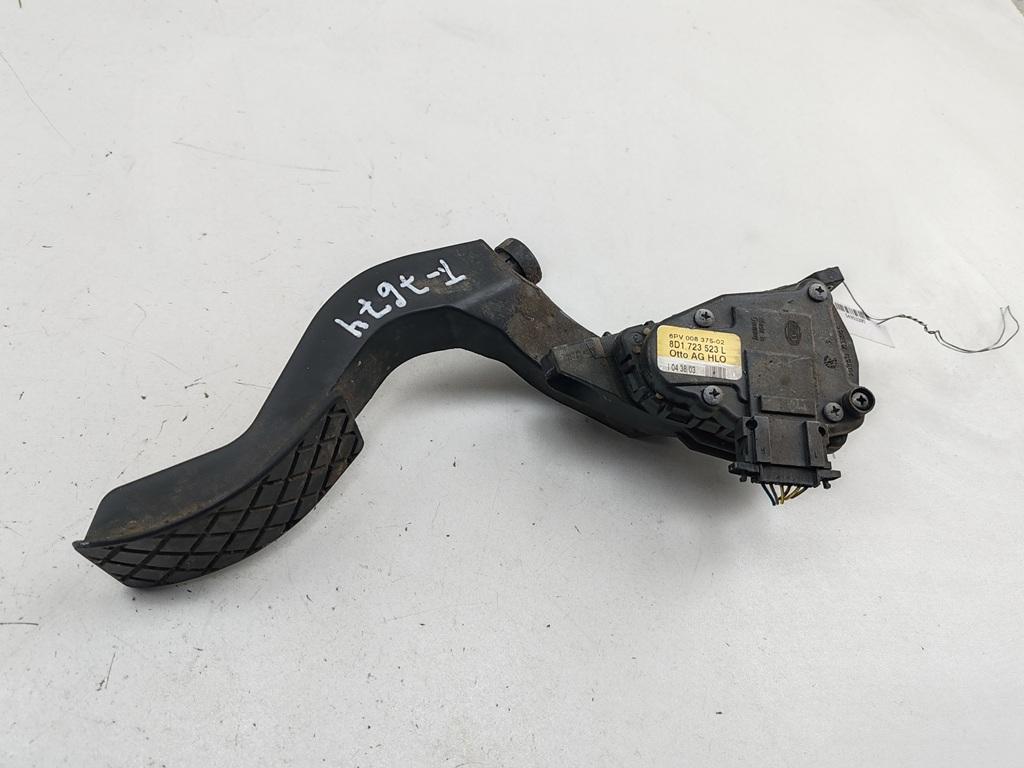 педаль Audi A6 C5 2003, 2.4 л., бензин, АКПП, серый, универсал, 8D1723523L