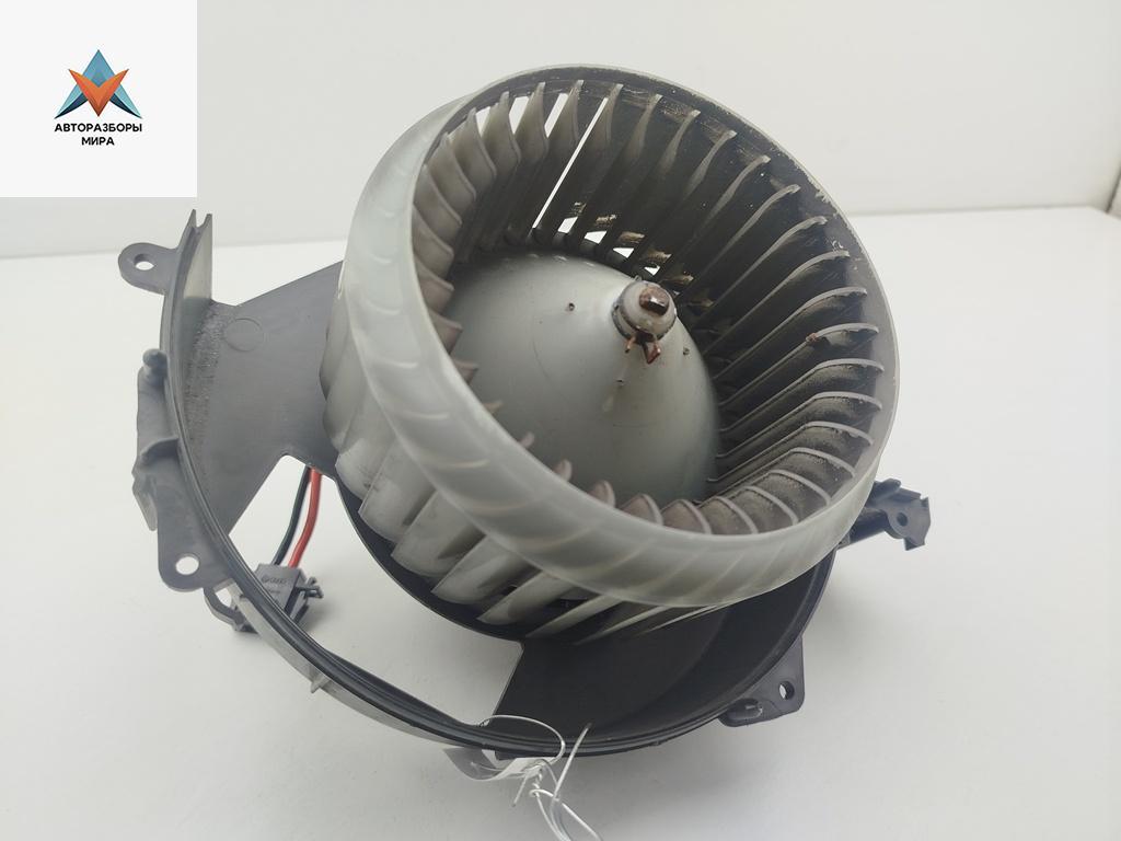 моторчик печки Audi A6 4F/C6 2005, 3.2 л., бензин, АКПП, серый, универсал, 4F0820021A - фото №1