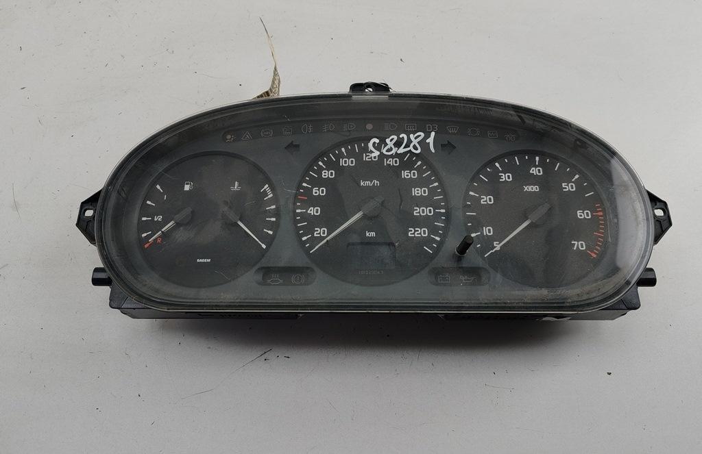 приборная панель Renault Scenic I 1998, 1.6 л., бензин, МКПП, зелёный, минивэн, 7700847782