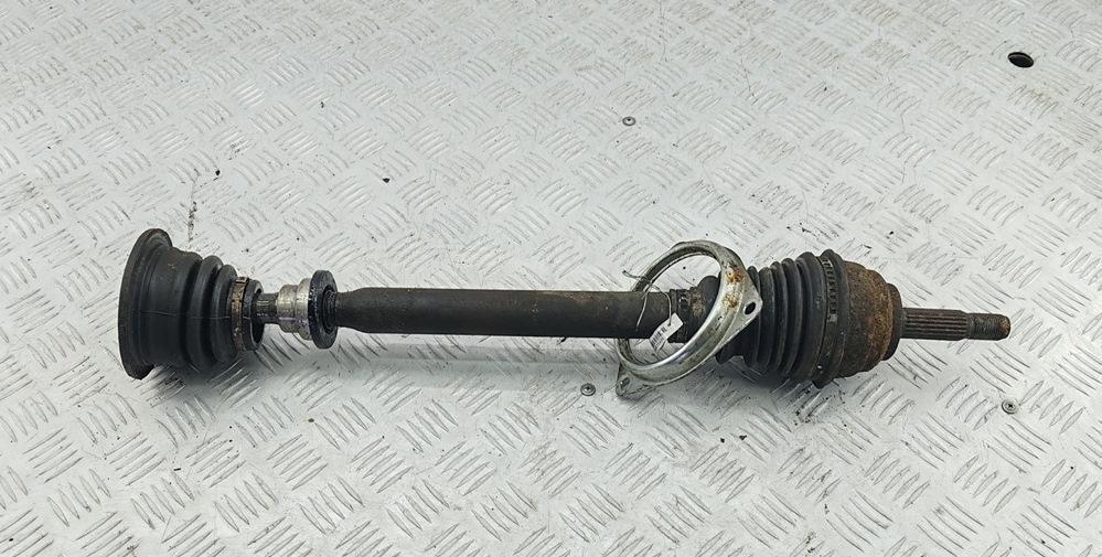 полуось передняя левая (приводной вал, ШРУС) Renault Scenic 1 поколение 1998, 1.6 л., бензин, МКПП, зелёный, минивэн - фото №1