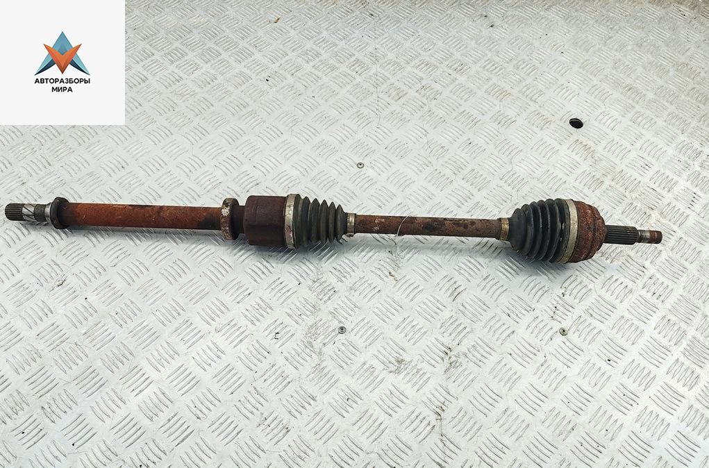 полуось передняя правая (приводной вал, ШРУС) Renault Scenic 3 поколение 2010, 1.4 л., бензин, МКПП, серый, минивэн - фото №1