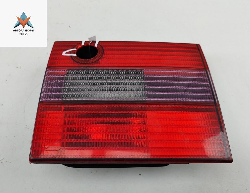 фонарь крышки багажника правый Volkswagen Passat B4 1996, 2.0 л., бензин, АКПП, серый, универсал, 3A9945093B - фото №1