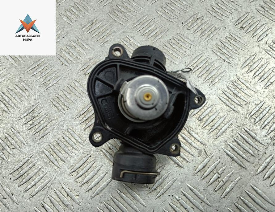 корпус термостата BMW 3 серия E90/E91/E92/E93 2006, 3.0 л., дизель, АКПП, чёрный, седан, 2248038 - фото №1