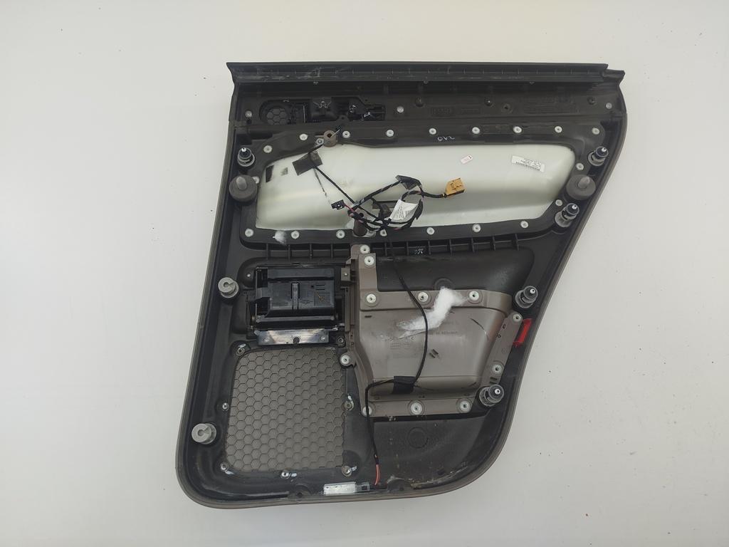 обшивка двери задняя левая Volkswagen Touareg 2007, 5.0 л., дизель, АКПП, серый, внедорожник 5 дв., 7L6867211