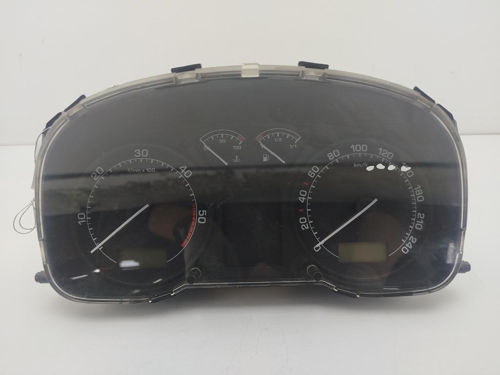 приборная панель Skoda Octavia mk1 (A4 1U) 2003, 1.9 л., дизель, МКПП, серый, универсал, 1U09920811J - фото №1