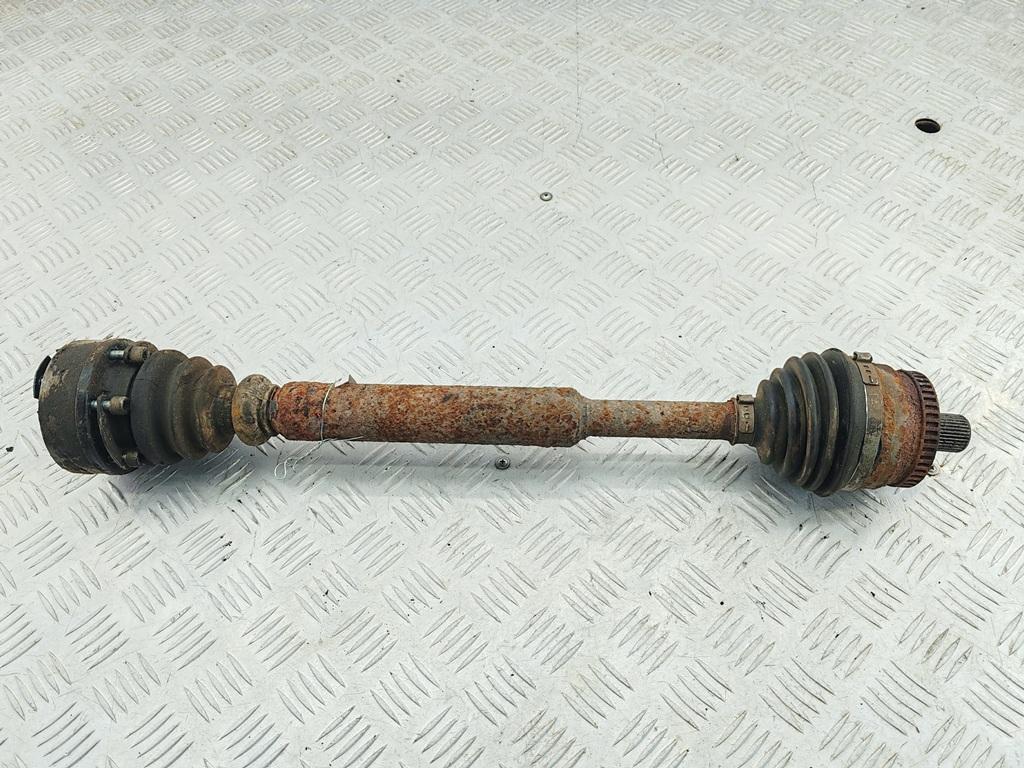 полуось передняя правая (приводной вал, ШРУС) Volkswagen Passat B5+ (GP) 2005, 1.6 л., бензин, МКПП, серый, универсал