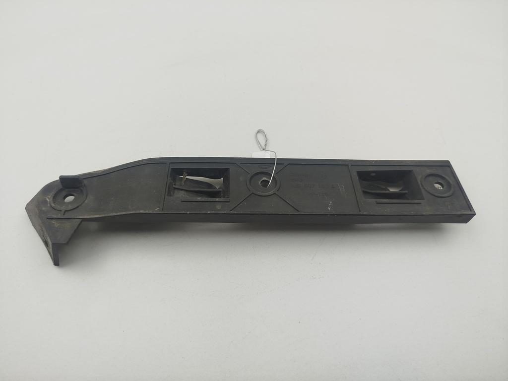 кронштейн переднего бампера Volkswagen Golf-4 2001, 1.9 л., дизель, МКПП, чёрный, универсал, 1J0807183A