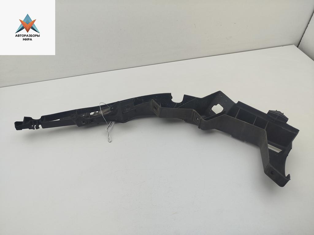 кронштейн переднего бампера Volkswagen Passat B5 1997, 1.6 л., бензин, МКПП, синий, универсал, 3B0807050B - фото №1