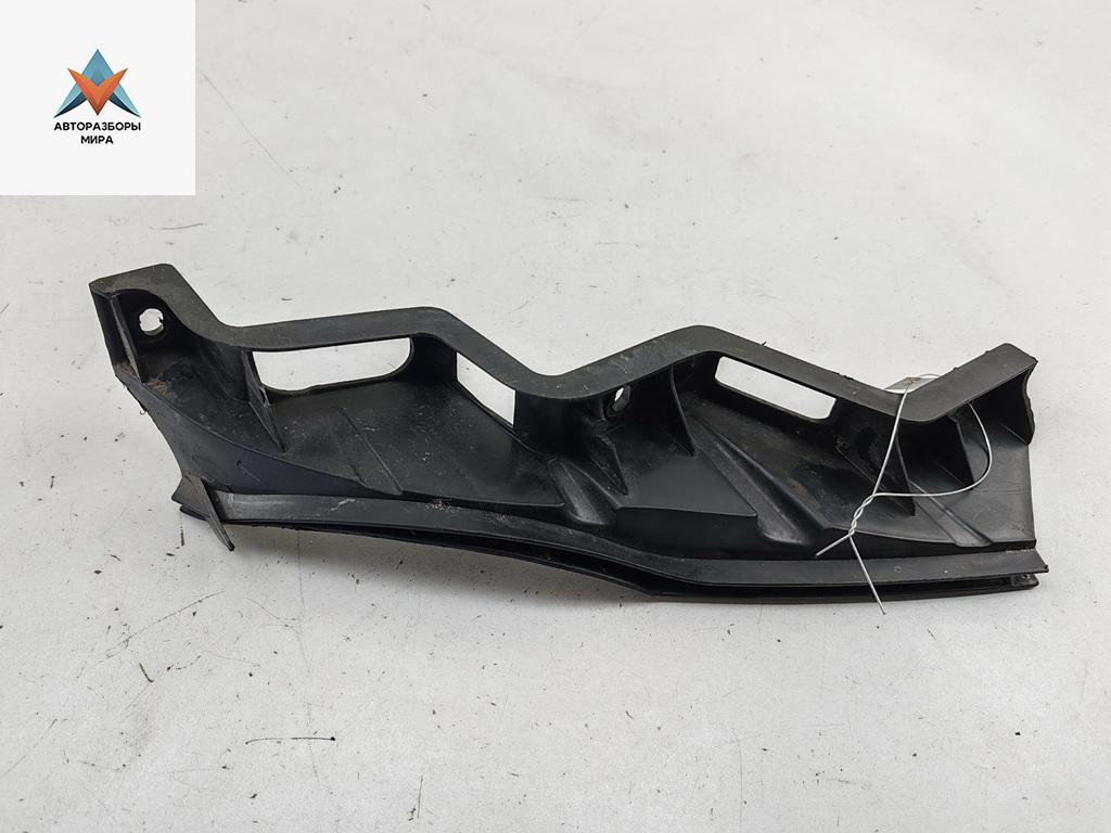 крепление фары левой Volkswagen Passat B6 2005, 2.0 л., дизель, МКПП, серый, универсал, 3C0807889 - фото №1