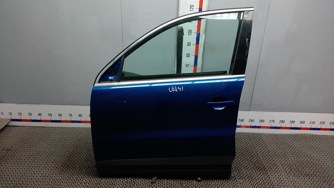 дверь передняя левая Volkswagen Tiguan 1 поколение 2009, 2.0 л., дизель, МКПП, внедорожник 5 дв. - фото №1