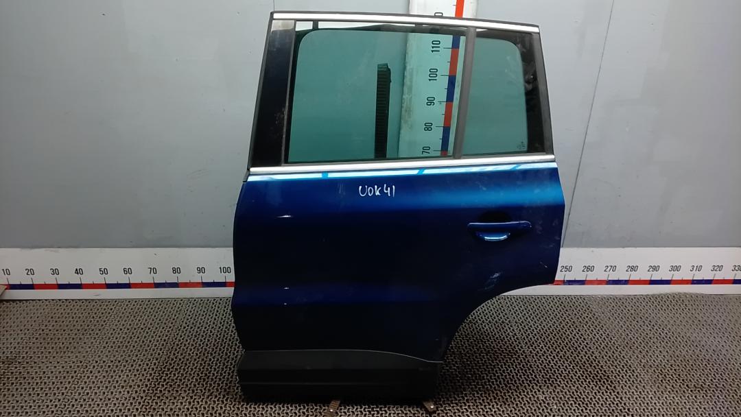 дверь задняя левая Volkswagen Tiguan 1 поколение 2009, 2.0 л., дизель, МКПП, внедорожник 5 дв. - фото №1