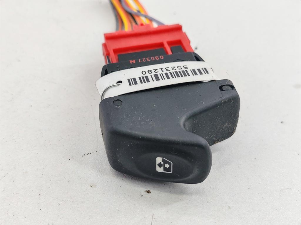 кнопка стеклоподъемника переднего правого Renault Kangoo I 2006, 1.5 л., дизель, МКПП, красный, фургон, 090327N