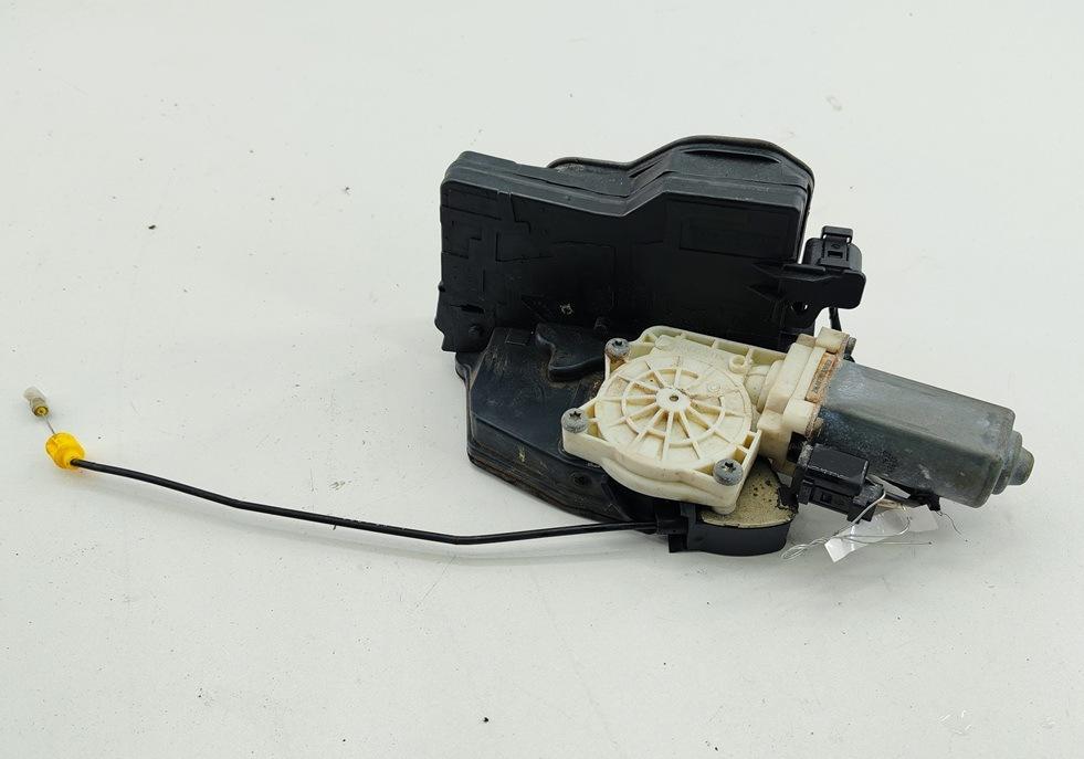 замок двери передней правой BMW 7 E65/E66 2003, 4.4 л., бензин, АКПП, серый, седан, 7028908