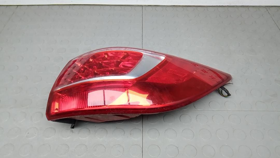 фонарь задний правый Kia Sportage 3 поколение 2011, 2.0 л., дизель, МКПП, внедорожник 5 дв. - фото №1