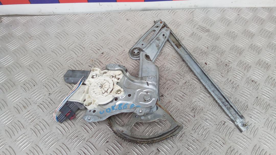 стеклоподъемник передний правый Toyota Avensis 2 поколение (T250) 2005, 2.0 л., дизель, МКПП, хетчбэк 5 дв. - фото №1